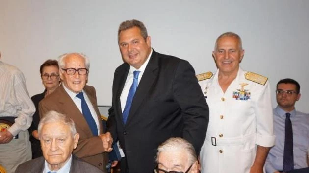 Ρίγη συγκίνησης και υπερηφάνειας: Βράβευση βετεράνων του Δευτέρου Παγκοσμίου Πολέμου (Εικόνες)